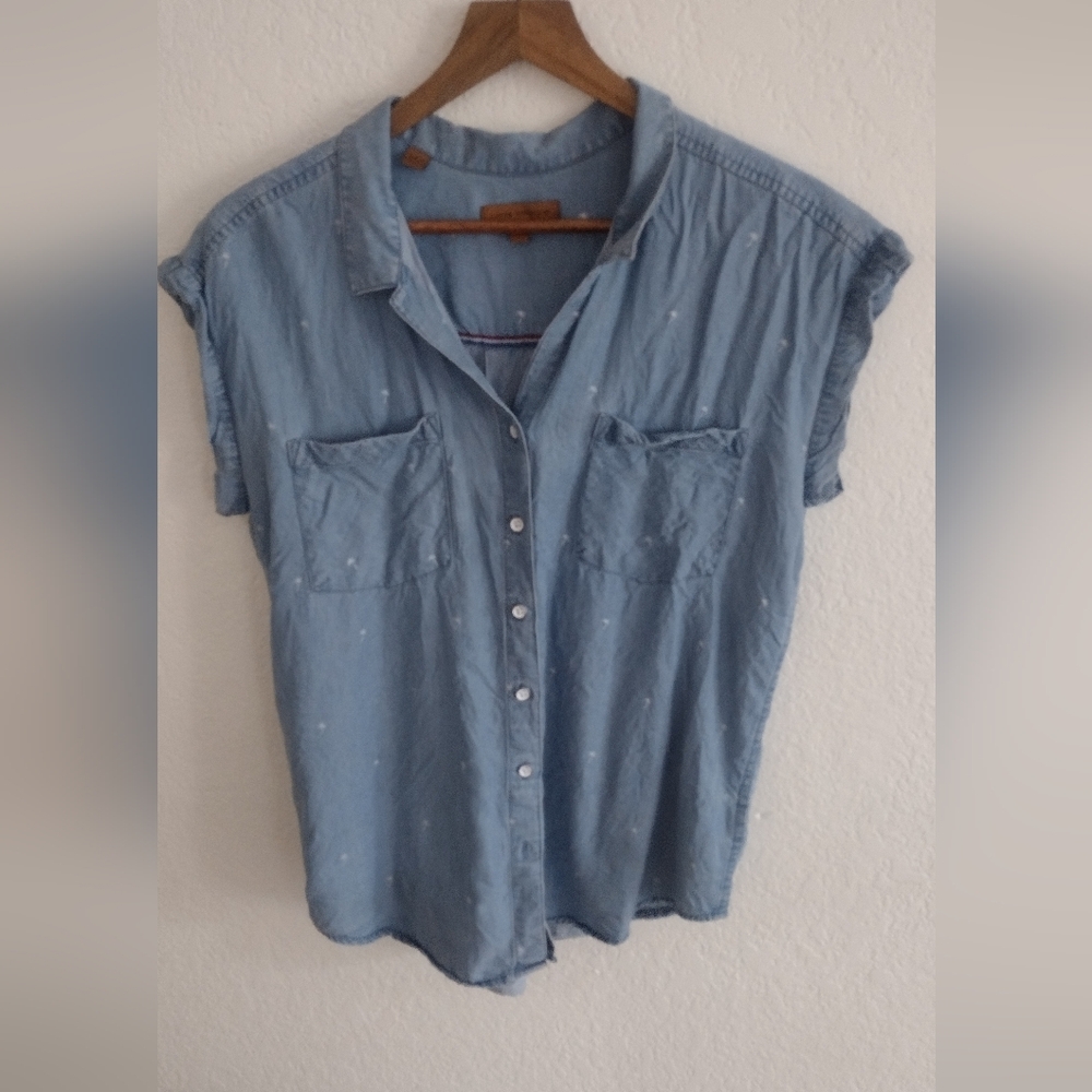 JACHS Girlfriend Blue Denim Button-Up Shirt - Picture 3 of 6